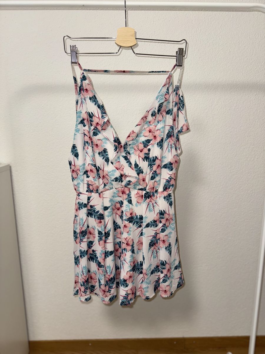 Tute: Sommeroverall Blumenmuster Gr. S – Usato da Ebikon venduto da jov_w5ww