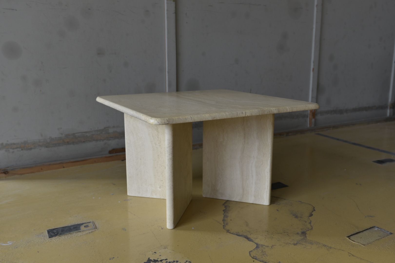 Tische: Vintage Couchtisch aus Travertin – Gebraucht aus Lichtensteig von UsedINStore 1