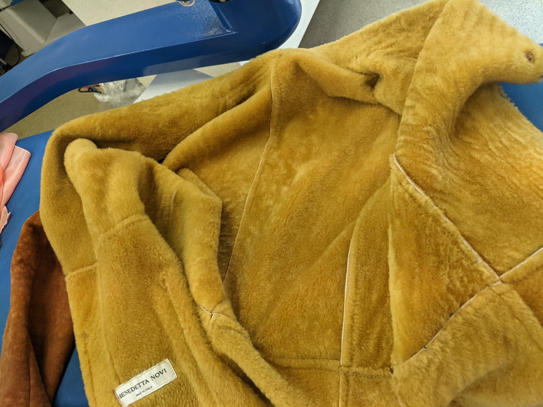Cappotti: Lammfell  Mantel oder Blazer Gr 42 – Usato da Langnau am Albis venduto da Judithsebi 6