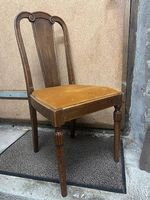 Antiker Stuhl mit Stoffbezug