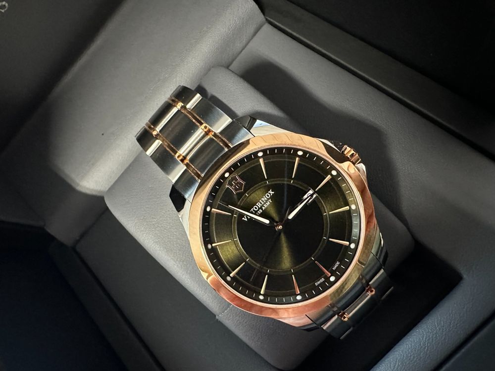 Victorinox Orologi: Victorinox Herrenuhr: Swiss Army Alliance, 5 Jahre Garantie – Nuovo e nell'imballaggio originale da Courlevon venduto da Topwatch3000 3