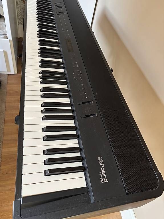 Roland Musikinstrumente: Roland FP-90 mit klappbaren Ständer und Hocker – Gebraucht aus Burgdorf von tho_lqc8 1