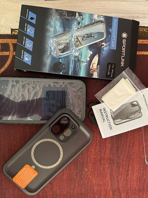 Lampade & Macchine fotografiche: Sportlink Waterproof Case für iPhone 15 Pro – Nuovo e nell'imballaggio originale da Muttenz venduto da einfach-schoen