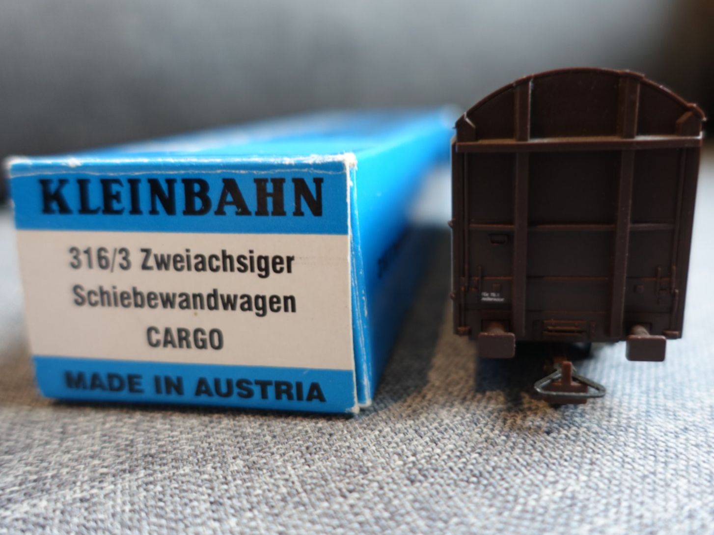 Kleinbahn Modellini di ferrovie: KLEINBAHN No. 316/3 ÖBB Schiebebandwagen "RailCargo Austria" – Usato da Wallbach venduto da Sarrows 2