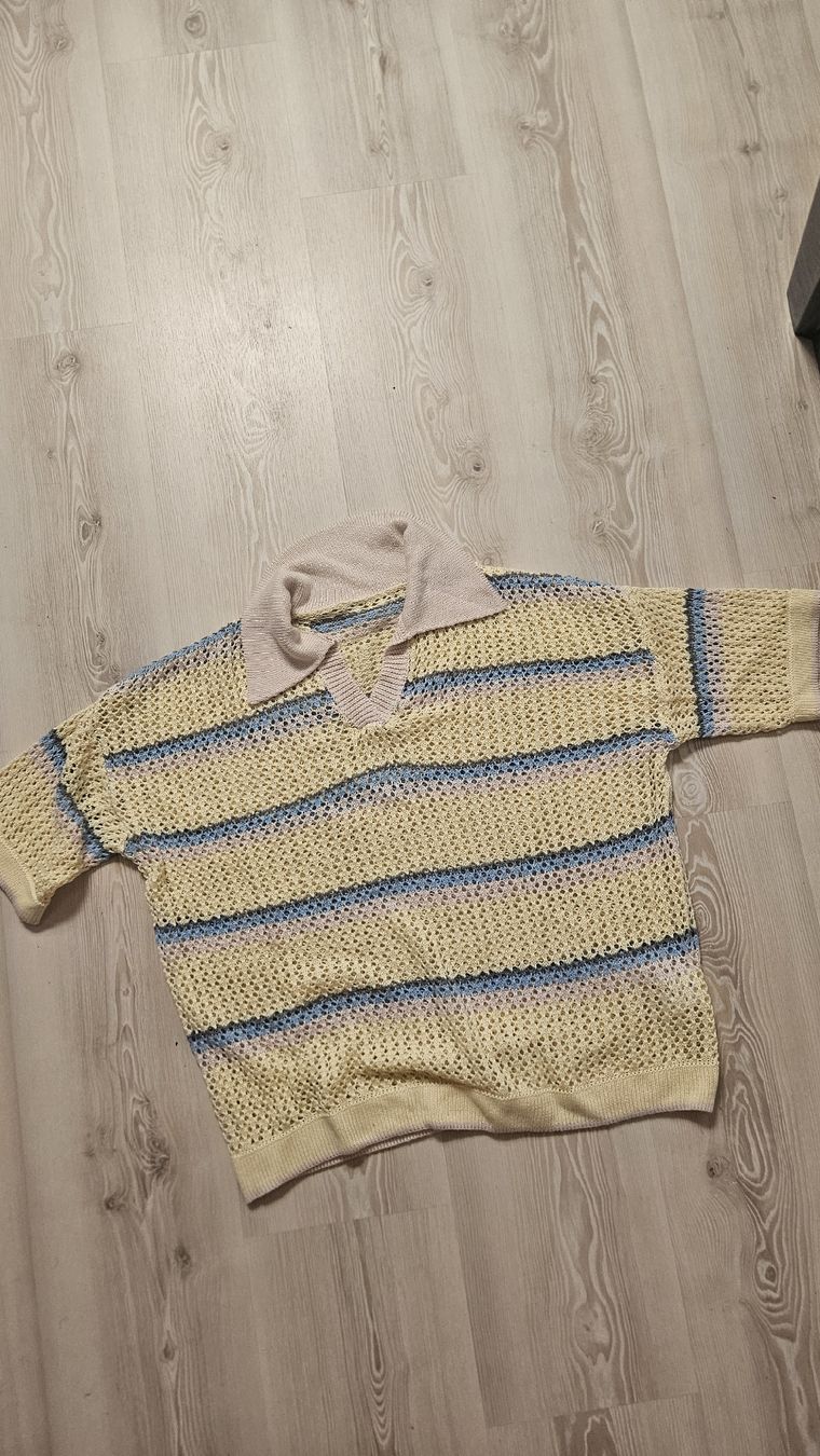 T-shirt: Pull Maille Femme Rayures Jaune Bleu  – Usato da Bulle venduto da tiff_1992
