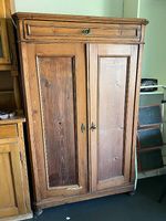 Antiker Holzschrank