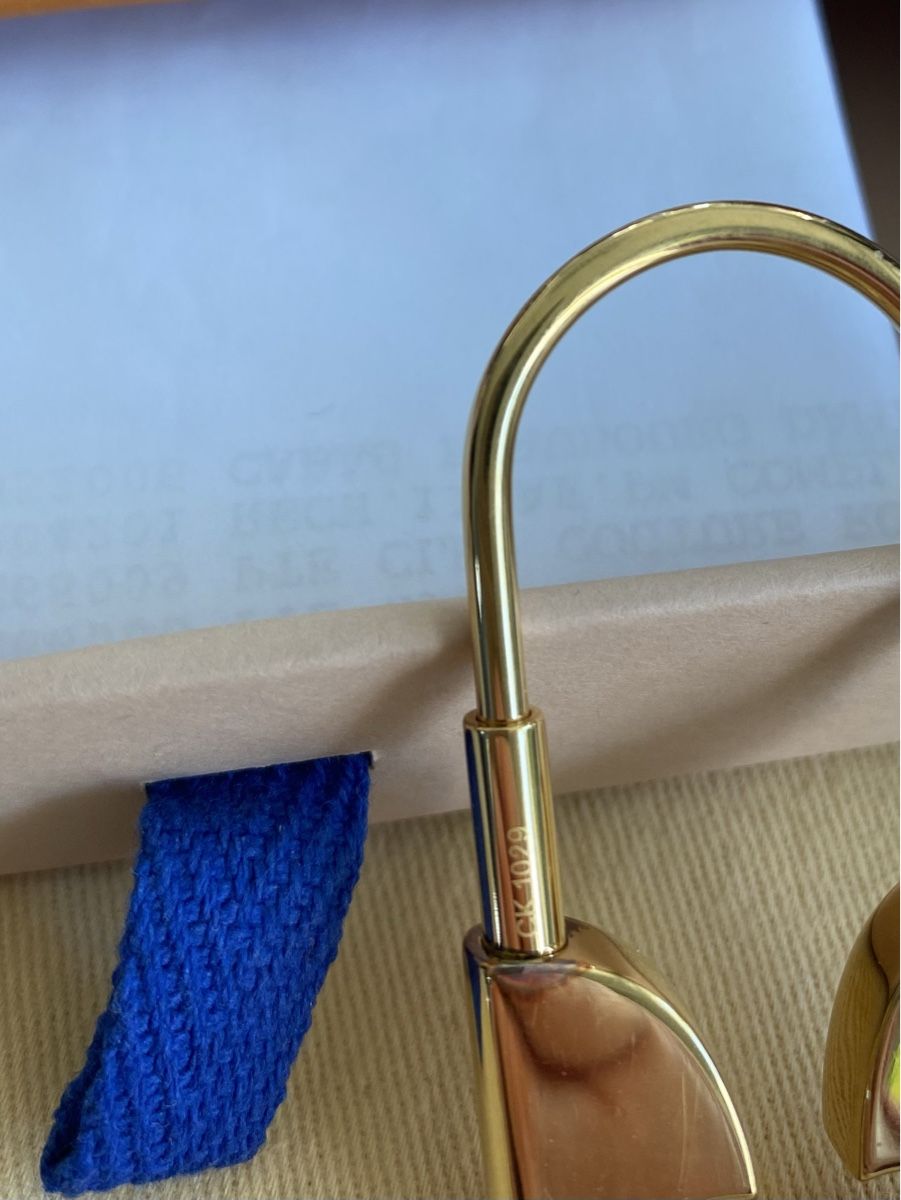 Louis Vuitton Portachiavi: Louis Vuitton Anhänger – Nuovo (secondo la descrizione) da Gundetswil venduto da Dsschaer 1