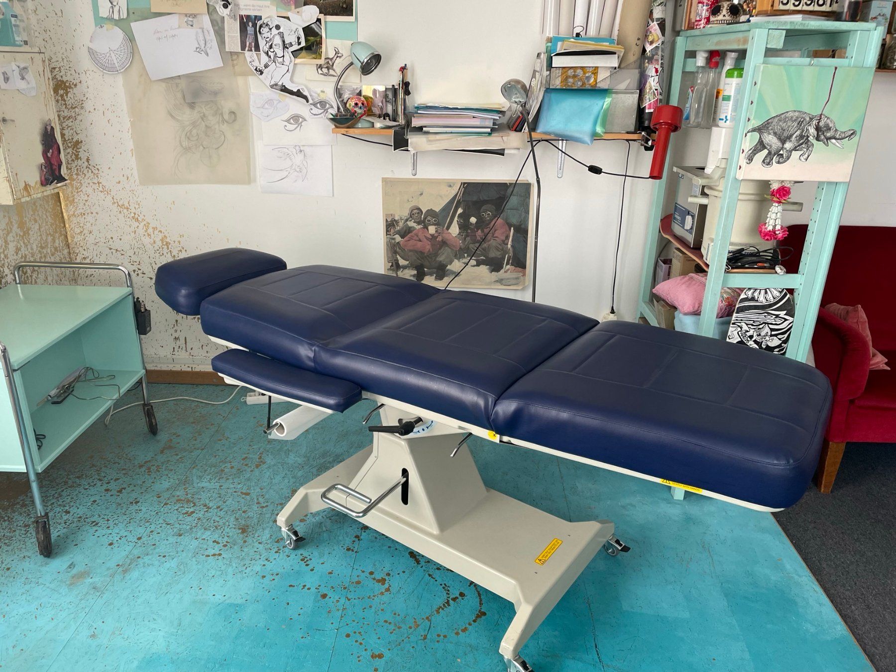Lettini & sedie per cosmetici: Professionelle Tattoo-/Behandlungsliege Brusaferri – Usato da Oberengstringen venduto da Vintschentz 2
