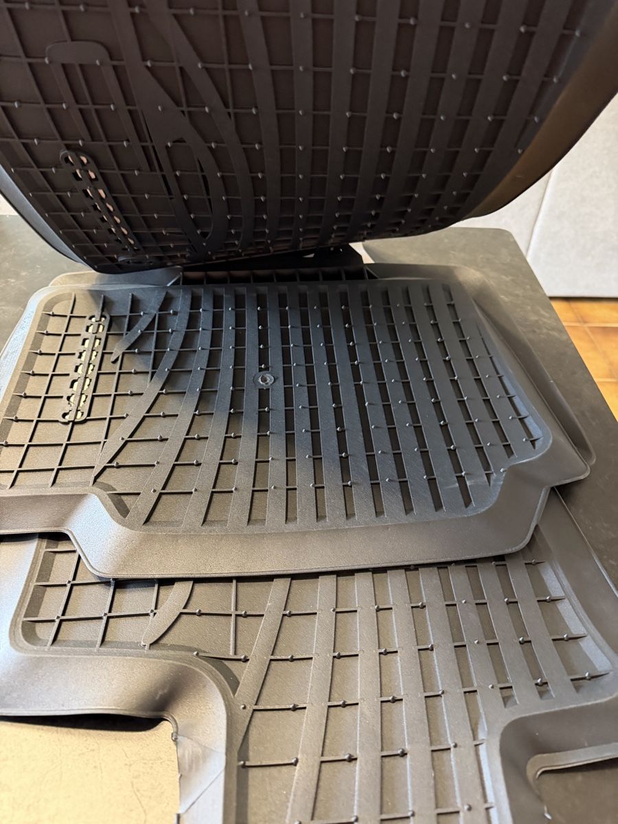 Porsche Tappeti & Tappetini: Tapis tout temps pour Porche  – Nuovo (secondo la descrizione) da Romont FR venduto da sergio_yap 2