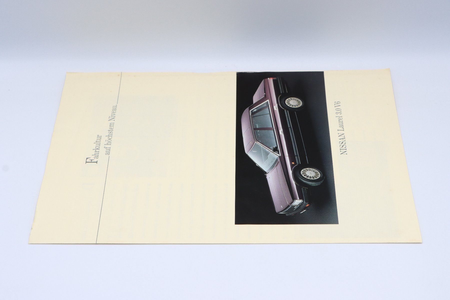Nissan Documenti: Nissan Laurel 3.0 V6 Prospekt 1987 – Usato da Bühl b.Aarberg venduto da Collectorpassions 3