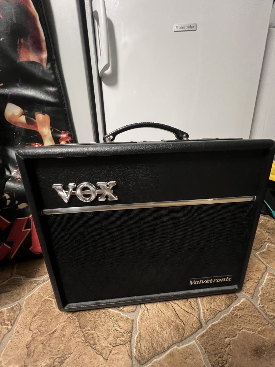 Fender Strumenti musicali: E-Gitarre mit Verstärker, Tasche und Ständer – Usato da Walenstadt venduto da Waxfever839 6