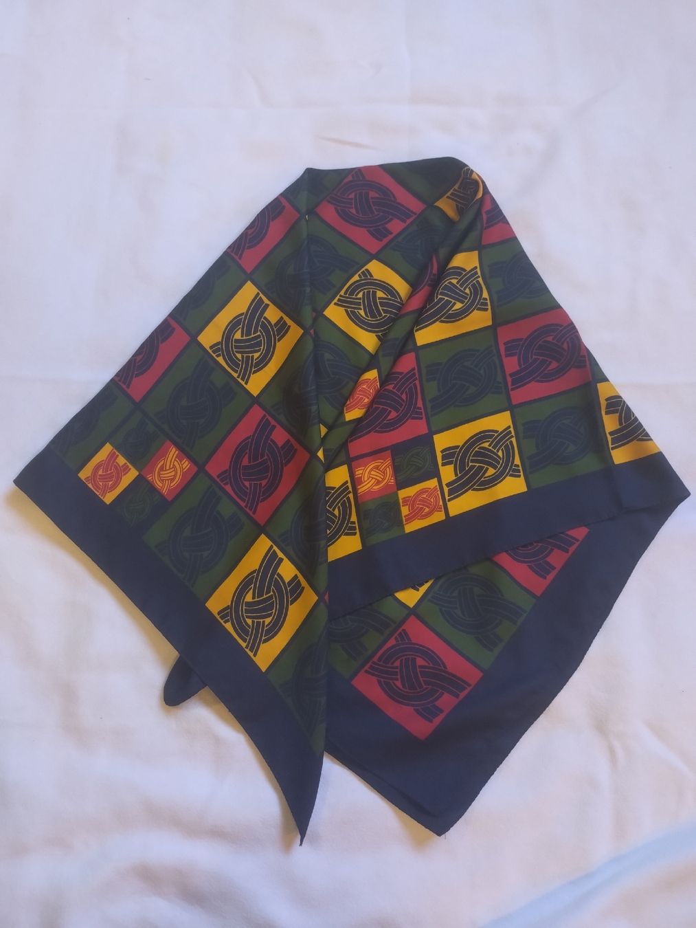 Foulard & Sciarpe: Foulard HANSKE magasinet  – Usato da Farvagny-le-Grand venduto da LaCaverne 6