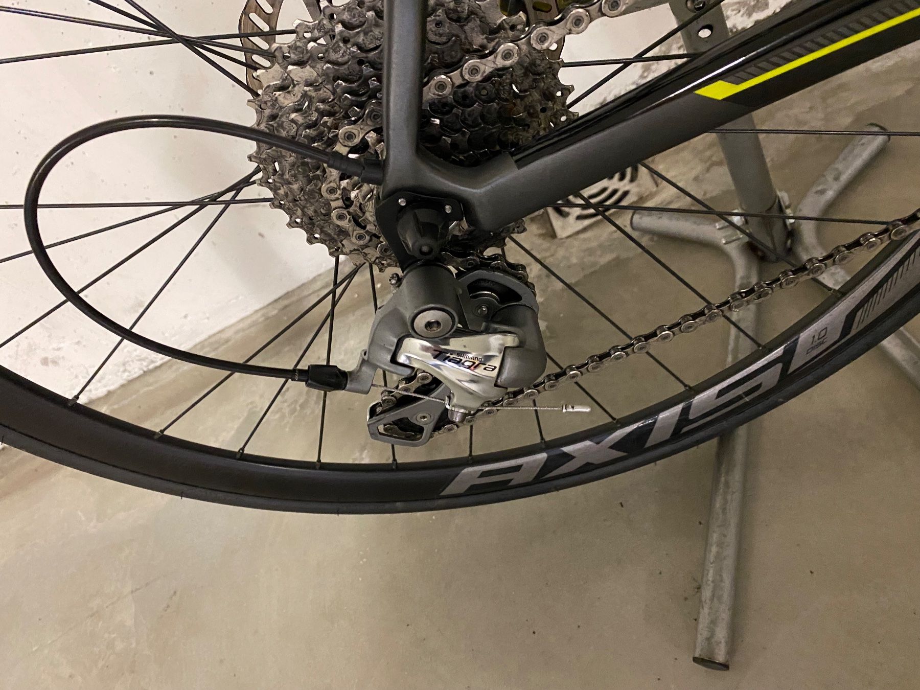 Specialized Velos: Specialized - Sirrus Carbon “S” - ParisRoubaix suspension – Gebraucht aus Männedorf von  2