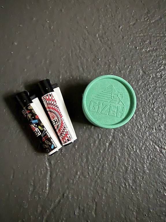Tabac à priser: GIZEH Clipper und Grinder – D'occasion à Riedholz par lis_q8fn