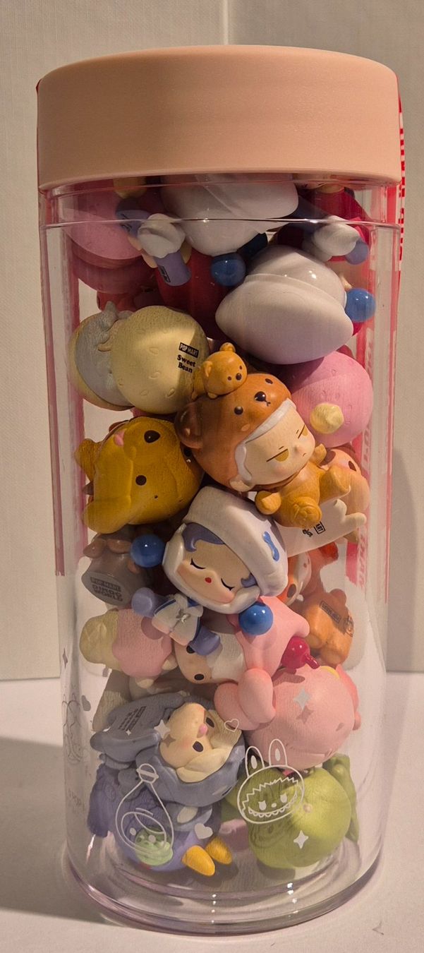 Pop Mart Statuette: Pop Mart - Mini Beans (Diverse, Labubu..) – Nuovo e nell'imballaggio originale da Ellikon a d Thur venduto da GQ84 5