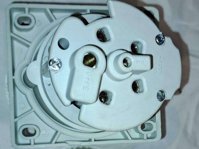 Walther Spine: Walter Einbausteckdose CEE63 Typ 569 schräg – Usato da Sargans venduto da Bomp 2