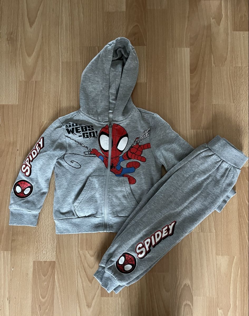 Lotti & Set di vestiti: Spiderman Trainer als Set, Gr. 92/98 – Usato da Zürich venduto da jmg_8005