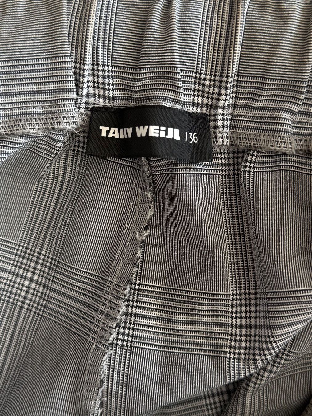 Tally Weijl Pantaloni: Short gris – Usato da Montreux venduto da Izapechee 3
