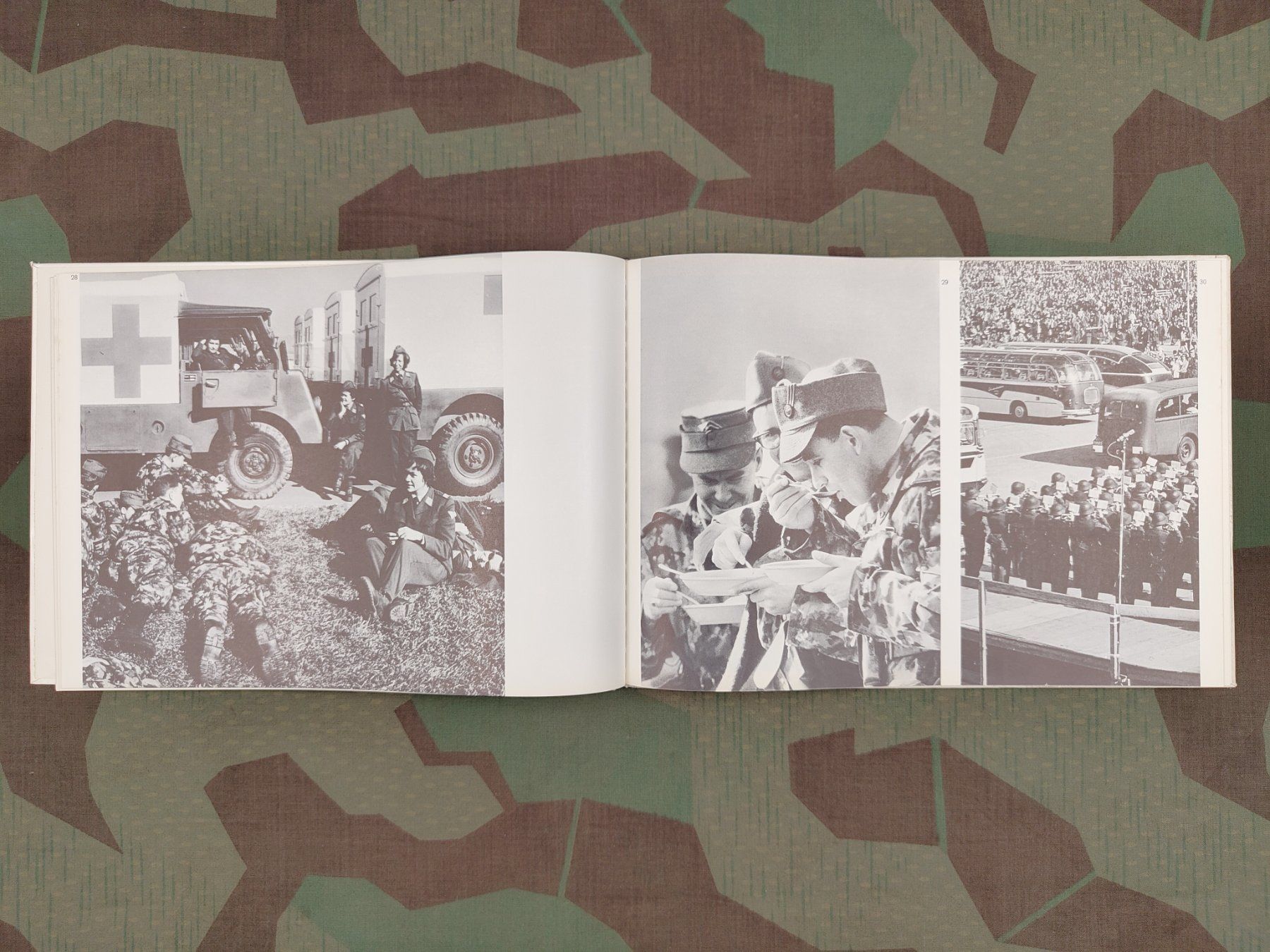 Schweizer Armee Uniformi: Buch, DEFILEE FAK 2 1963 – Usato da Bauma venduto da SwissMilitaria 5
