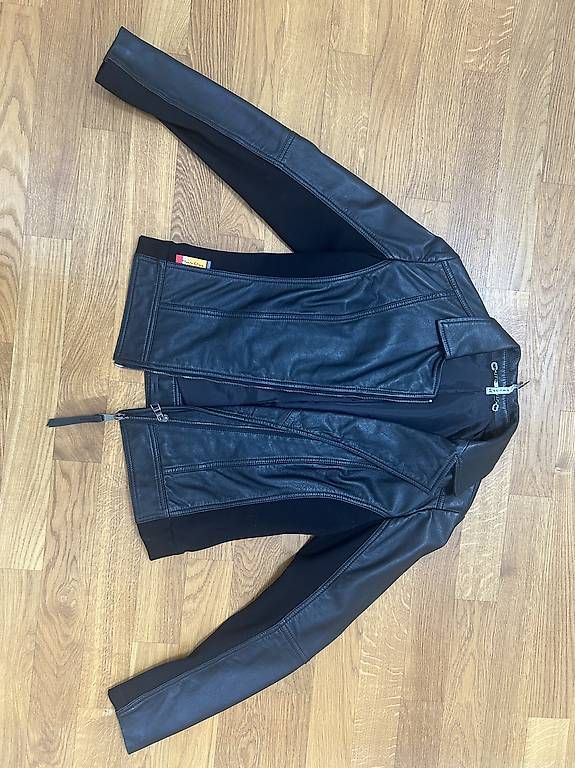 Manila Grace Giacche: Lederjacke Manila Grace – Usato da Oberbüren venduto da Si.Ka