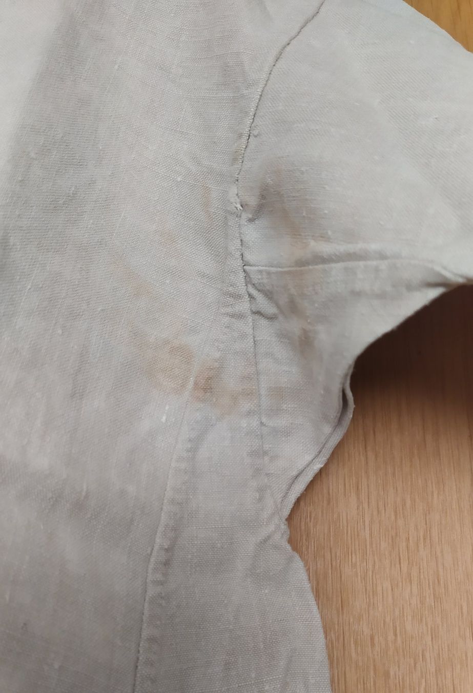 Vestiti: Uraltes Leinenkleid mit gehäkelten Rändern – Usato da Chezard St-Martin venduto da Loucail 3