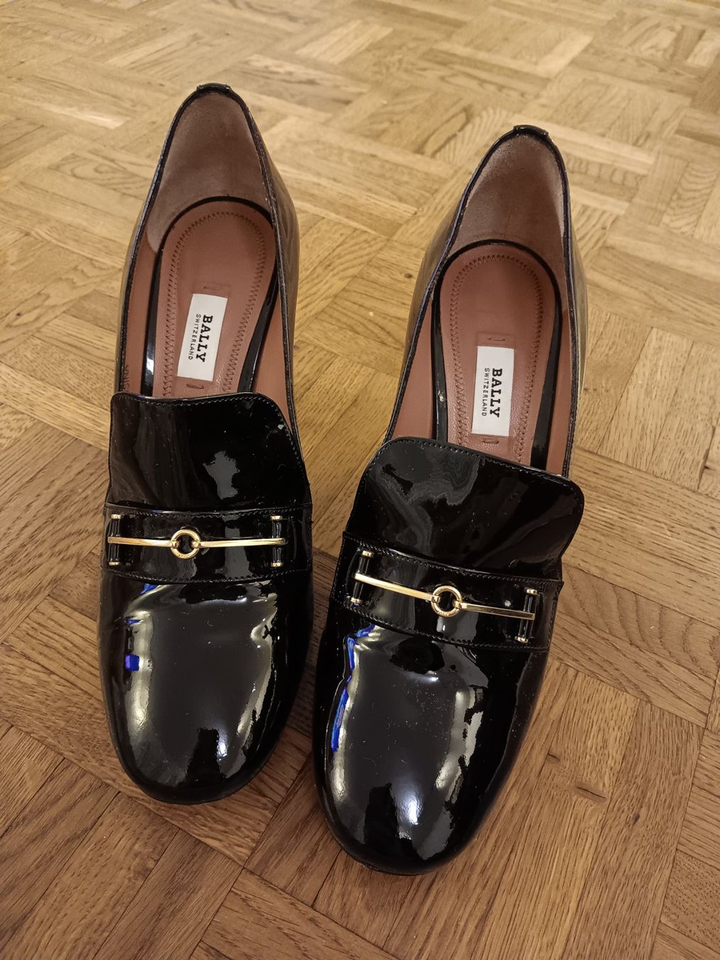 Bally Damenschuhe: Bally Lackleder Pumps – Gebraucht aus Suhr von fah_95vt