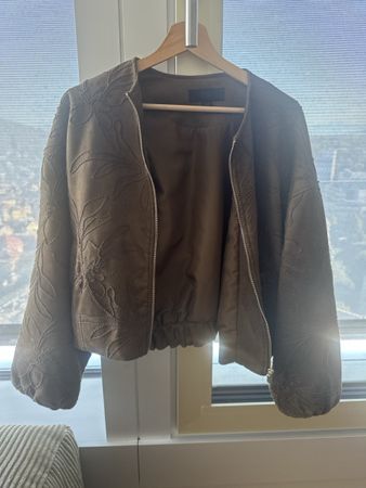 Jacke Zara oliv mit Blumenstickerei Grösse M