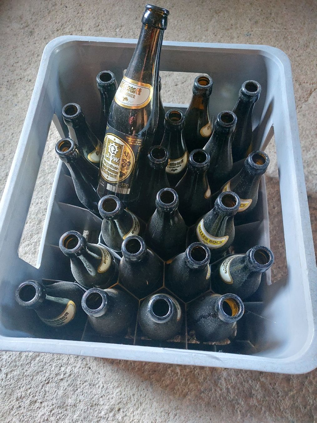 Casse di vino e birra: Augustiner Edelbräu Harasse mit Leergut. München Bavaria – Usato da Willisau venduto da Pzm81 3