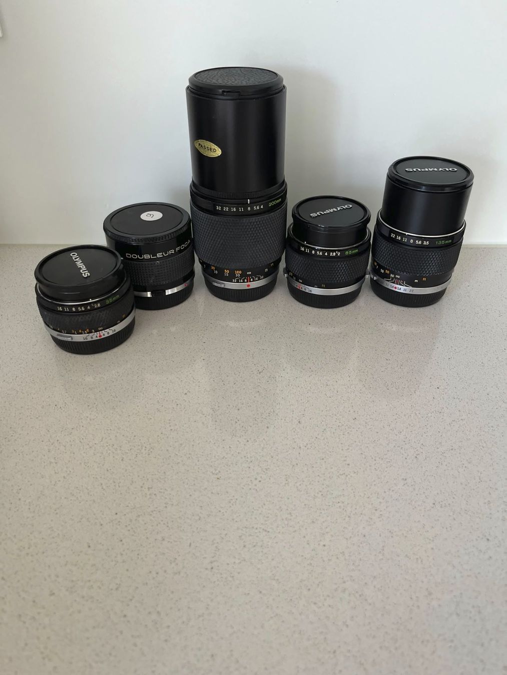Olympus Fotocamera: Olympus OM-1 argentique avec 5 objectifs Zuiko – Usato da Sugiez venduto da pac_5swd 4