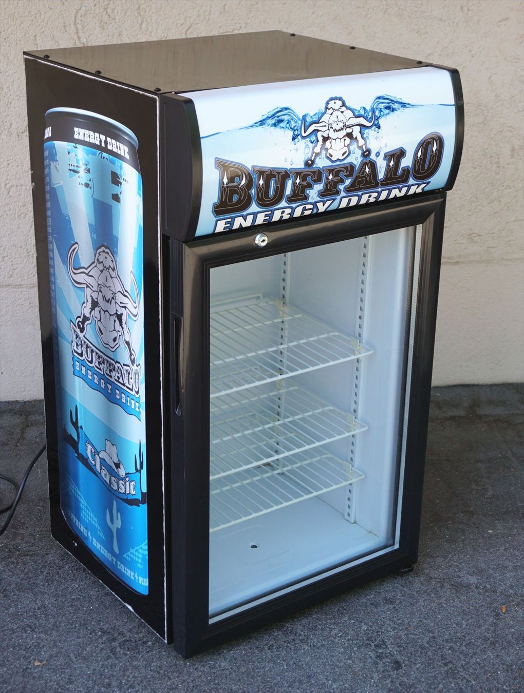 Vetrine: Buffalo Energy Drink Vitrinenschrank mit LED Display – Usato da Meggen venduto da Trouvaillen 2