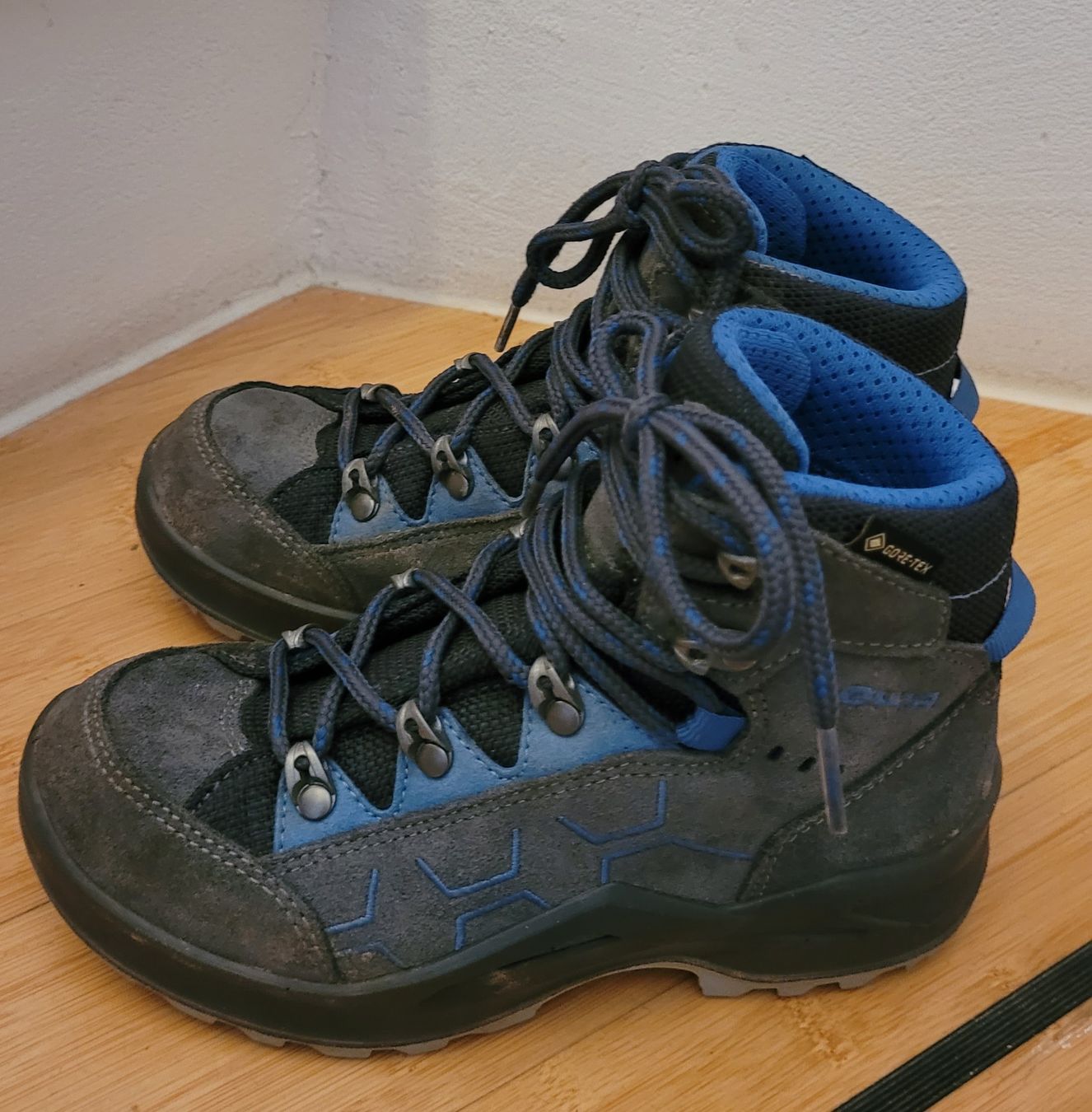 Scarpe per ragazzi: Lowa Wanderschuhe Gr. 31 GTX – Usato da Winkel venduto da Tongabonga