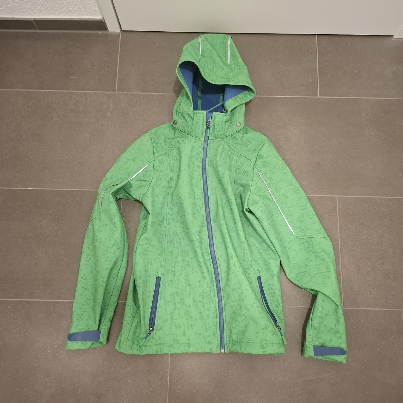 Tchibo Giacche & Cappotti: Jungen Softshelljacke Tchibo Grün Gr. 158/164 – Usato da St. Gallen venduto da emi_nfh9