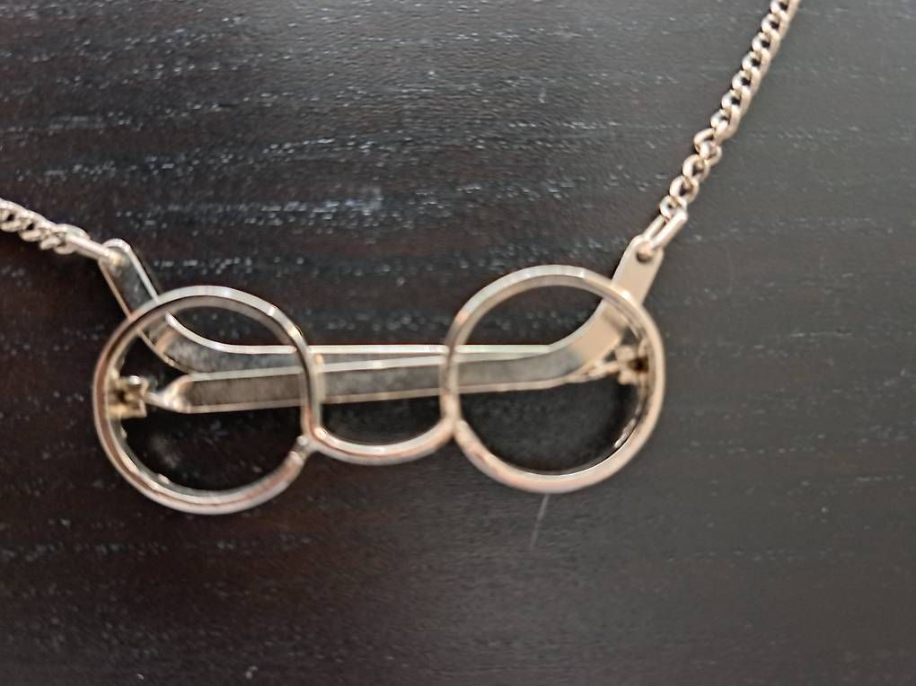 Ketten: Alte Modeschmuck Halskette mit "Brille" Länge: 55 cm – Gebraucht aus Rothrist von sal_k6ss 2