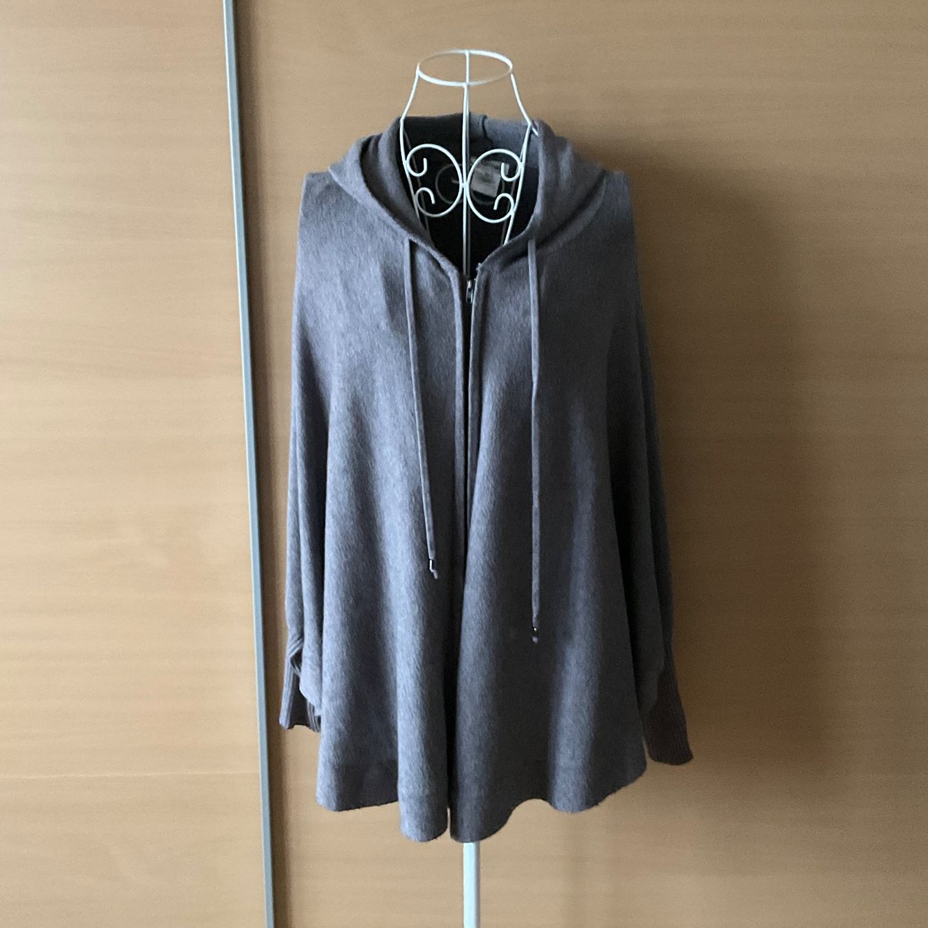 Giacche: Jacquette à capuche occasiin – Usato da Murten venduto da Louis1954