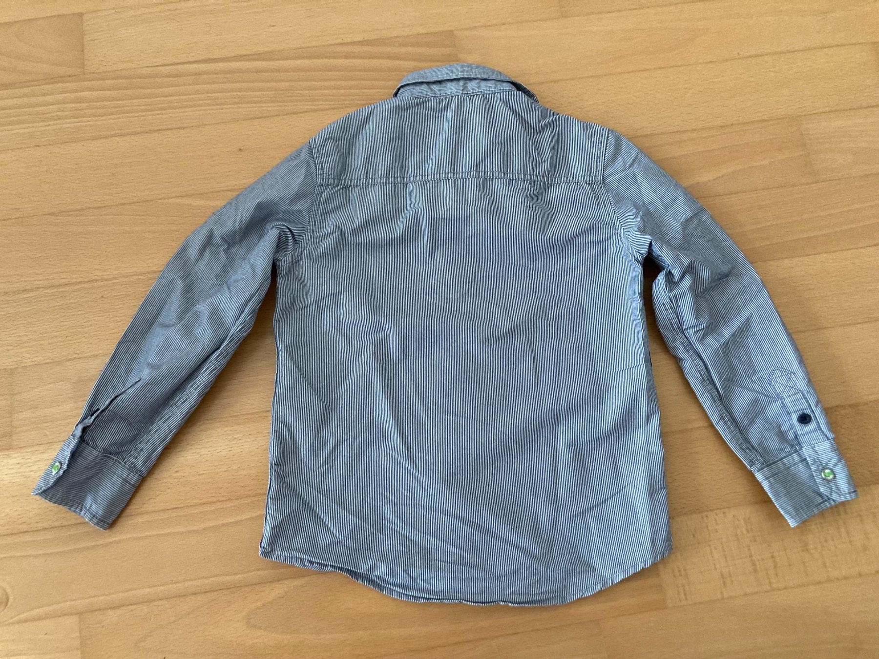 Camicie, T-shirt & Polo: Hemd "mit Drachen-Motiven" von Charles Vögele – Usato da Muttenz venduto da Juvenile33 6