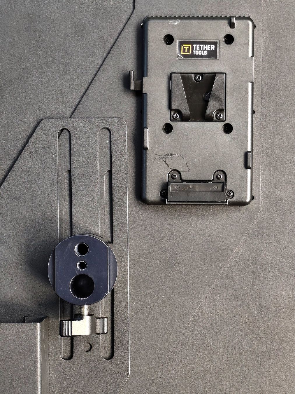 Racks & Cavalletti: TetherTools Pro Table Aero Laptop Station V-mount 40x35 – Usato da Horgen venduto da SergeFP 5