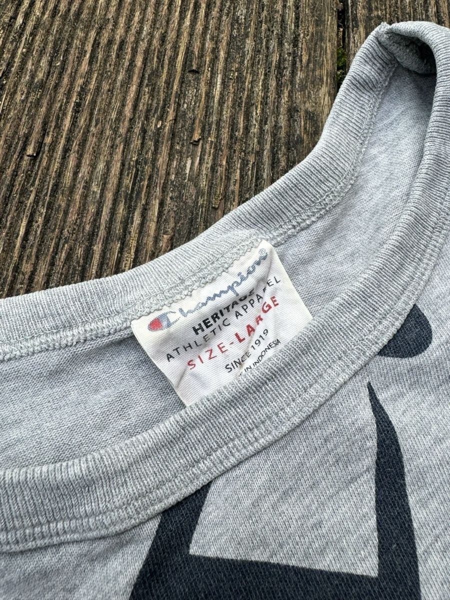 Champion T-shirt: Champion Tee All-Over Logo, Gris, Taille M – Usato da Fétigny venduto da nit_p86f 1