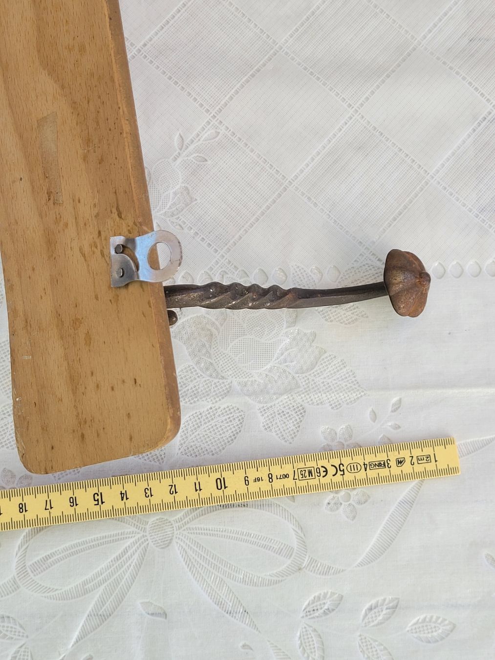 Porte manteau: Antike, robuste Wandgarderobe  – D'occasion à Buttikon SZ par Corendo 4