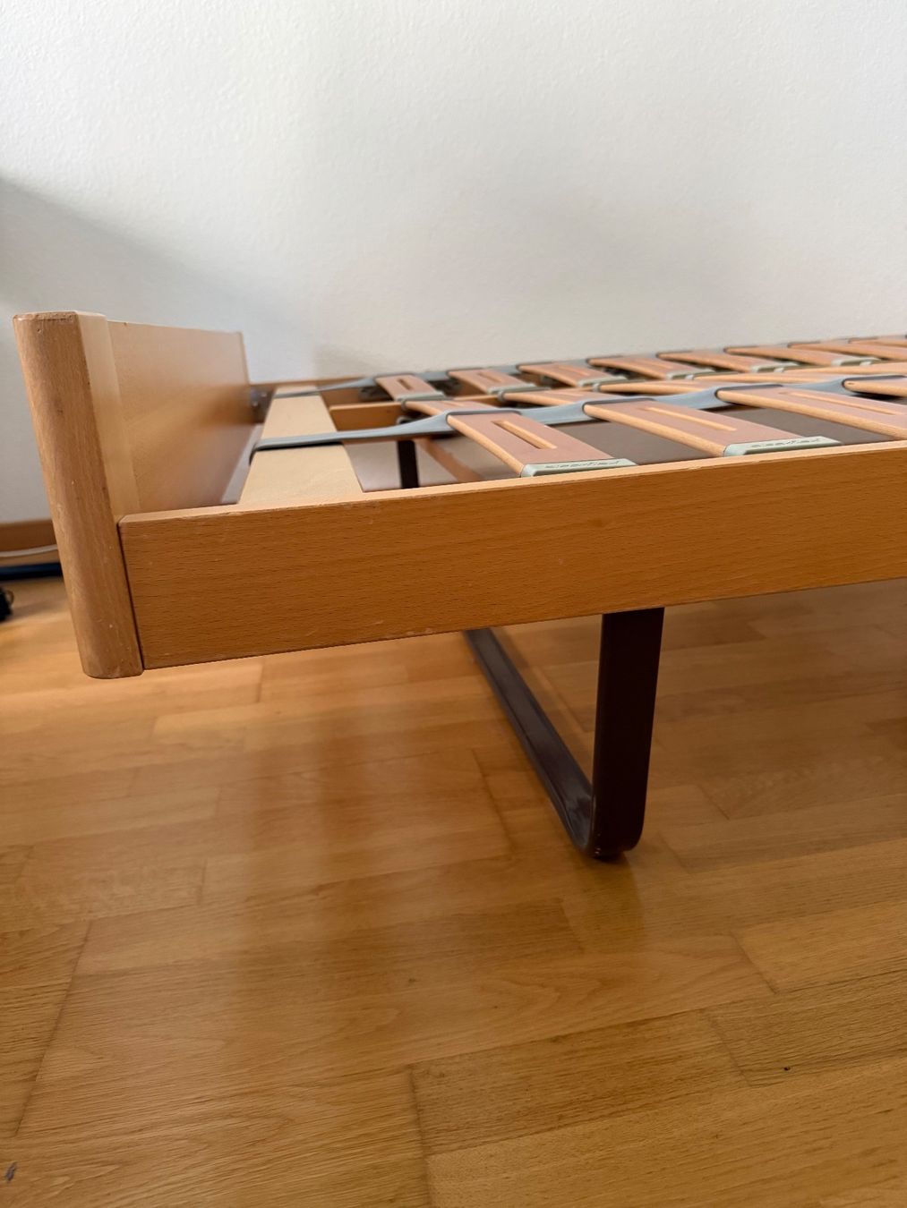 Bico Lits: Bett mit Lattenrost (140cm) – D'occasion à Zürich par L_enaS 2