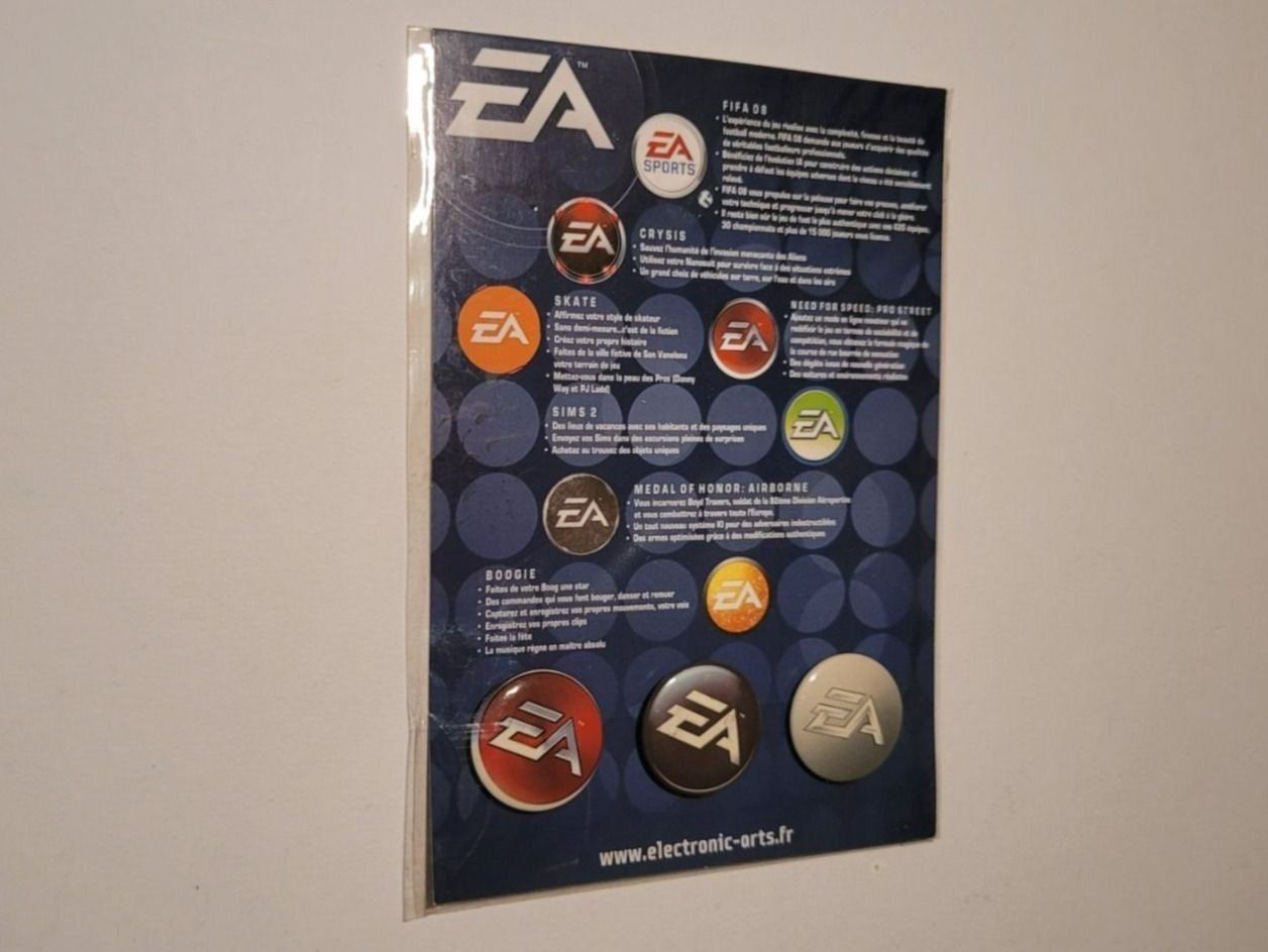 Placchette & Badge: Playstation EA Electronic Arts Buttons/Badges/Ansteckknopf – Nuovo e nell'imballaggio originale da Illnau venduto da Sibello