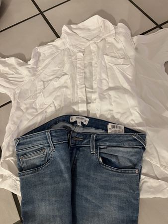 weiss Bluse und blaue Jeans Grösse 40 