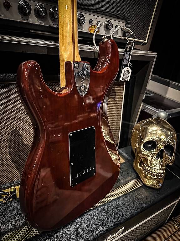 Fender Strumenti musicali: Fender Stratocaster 1979 wine red – Usato da Montreux venduto da Alligator-AMPS 3