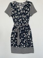 Apartes Kleid dunkelblau und weiss