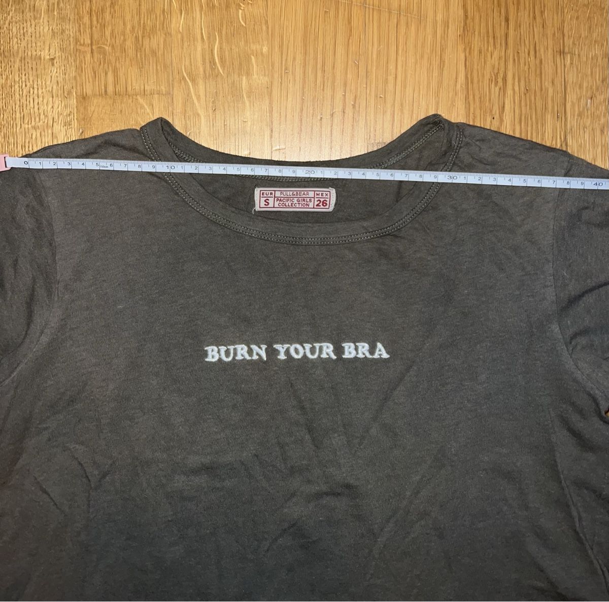 Pull&Bear T-shirt: Cooles T-Shirt "Burn Your Bra" Gr. S – Usato da Schaffhausen venduto da tin_j7t6 1