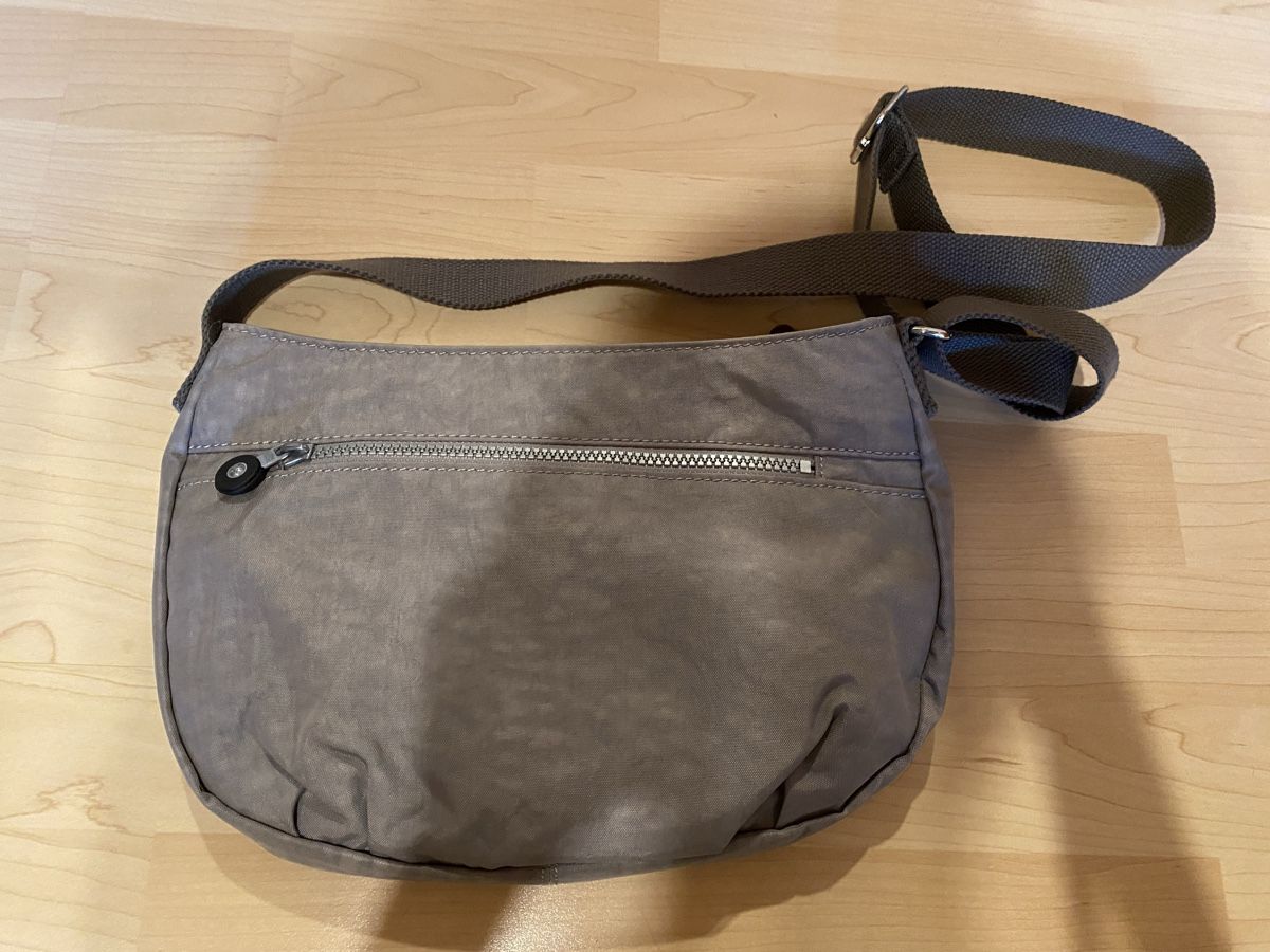 Kipling Sacs femmes: Tasche von Kipling grau – Neuf (Voir description) à Zürich par Wim-Broccoli 3
