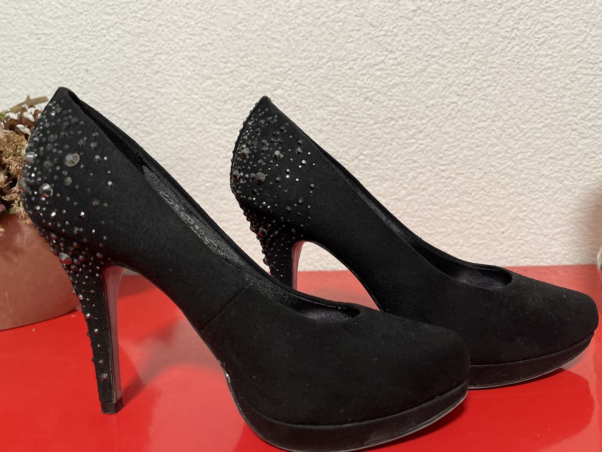 Graceland Damenschuhe: Schwarze High Heels Gr. 38 Glitzer Nieten – Neu und originalverpackt aus Steinmaur von RosaliaT