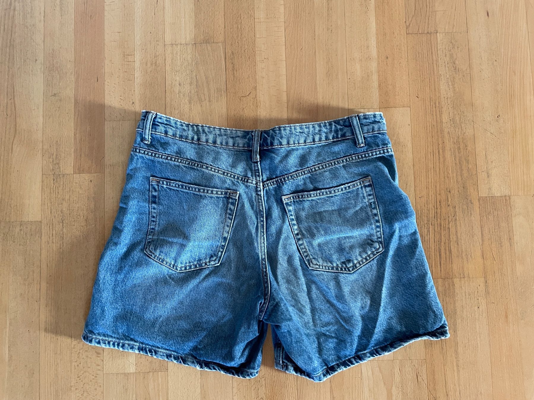 Jeans: Jeanshorts – Usato da Winterthur venduto da sabinemarie 1