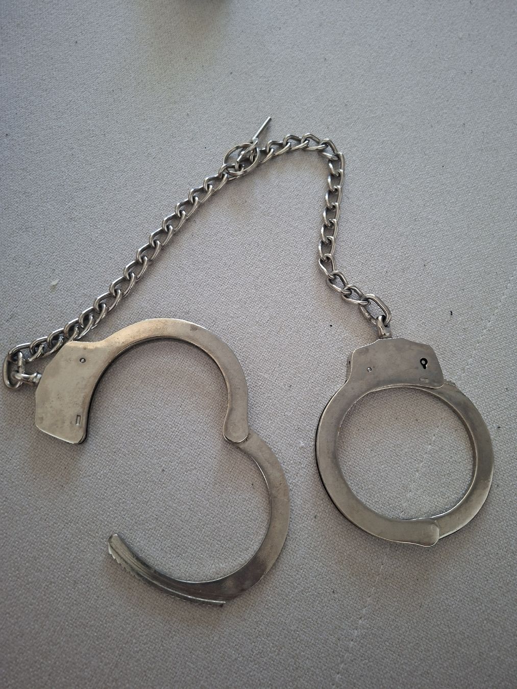 Altro per Eventi aziendali & Feste: Handschellen mit Kette guter Zustand – Usato da Glattbrugg venduto da cub_w7l8 1