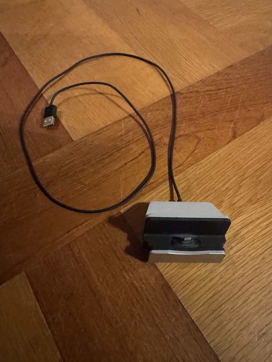 Dockingstation: Apple Lightning Docking station – Gebraucht aus Grindelwald von yoloflip45