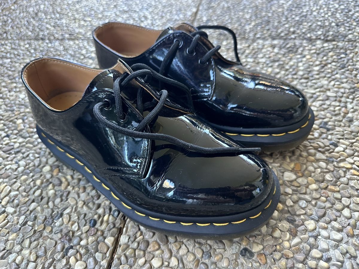 Dr. Martens Scarpe da uomo: Chaussures Dr. Martens taille 38 – Usato da Plan-les-Ouates venduto da aur_z5pj